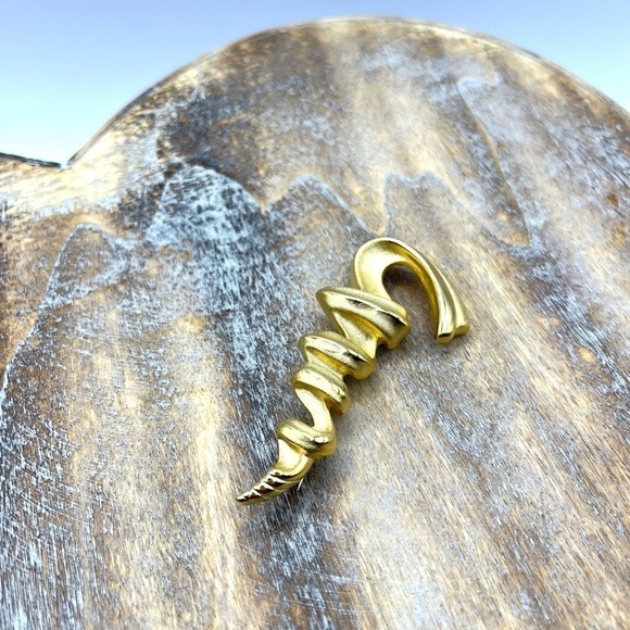TARA Brooch Twisted Tornado Gold Tone 3 dimensional Mixed Metal Finishing - Picture 2 of 8